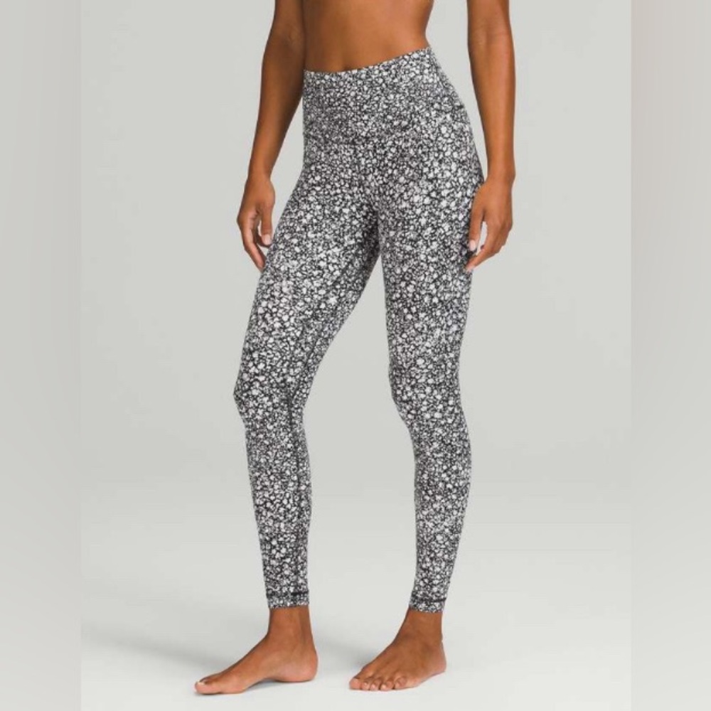 NWOT Lululemon Align High-Rise Pant 25" Venture Floral Alpine White Black - Picture 2 of 10